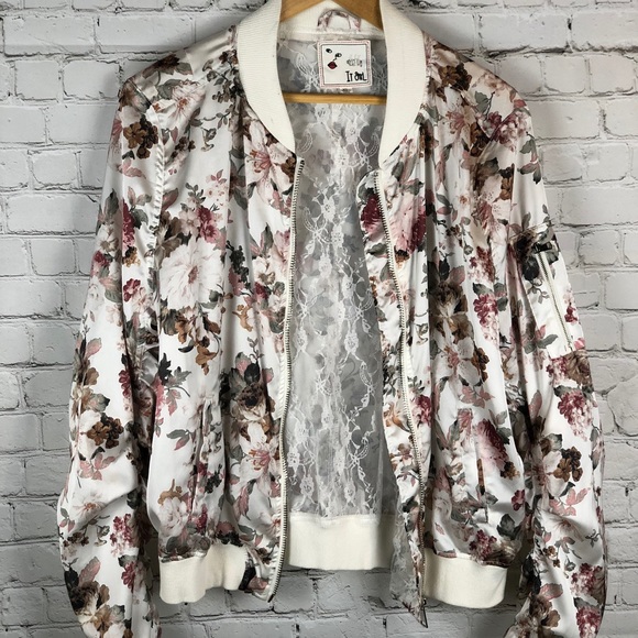 SOLD ⭐️Cream Floral Jacket in 1x⭐️ - Picture 2 of 8